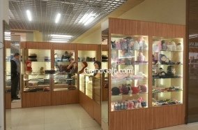 Магазин шарфов и шапок фото 1